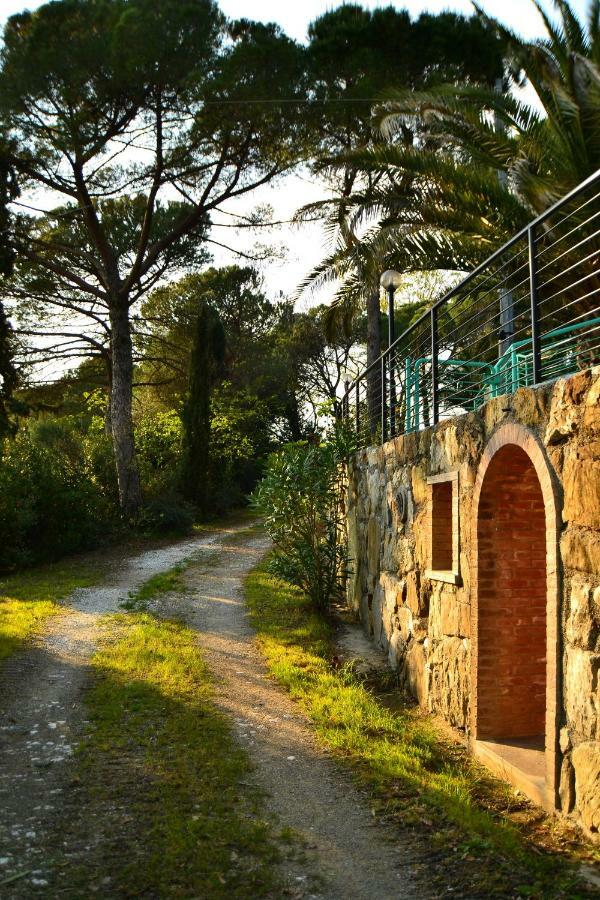 Agriturismo Poggio Al Pino Монтелупо-Фьорентино Экстерьер фото